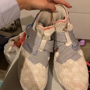 nike basketball shoes